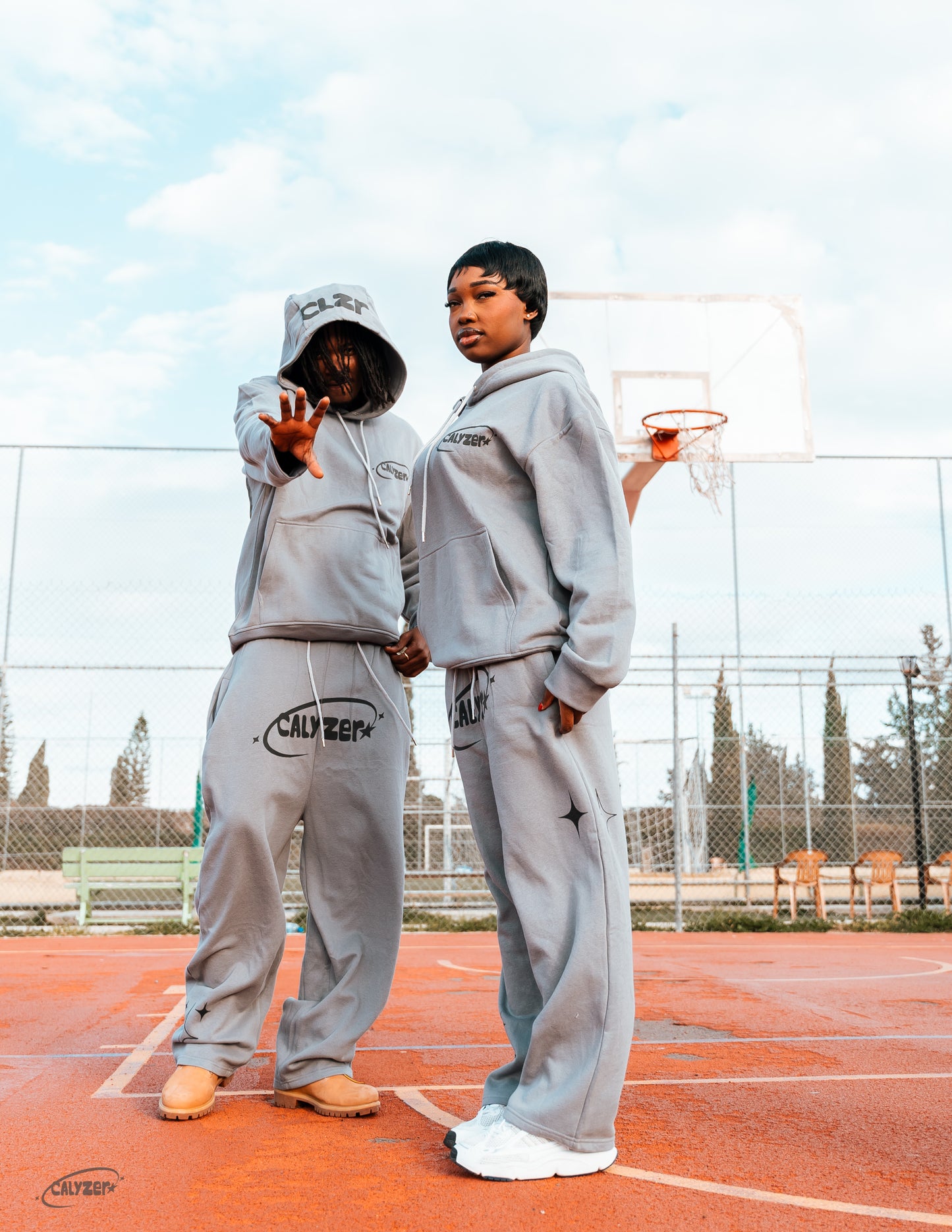 CALYZER Premium Oversized Hoodie – Minimal Streetwear Comfort
