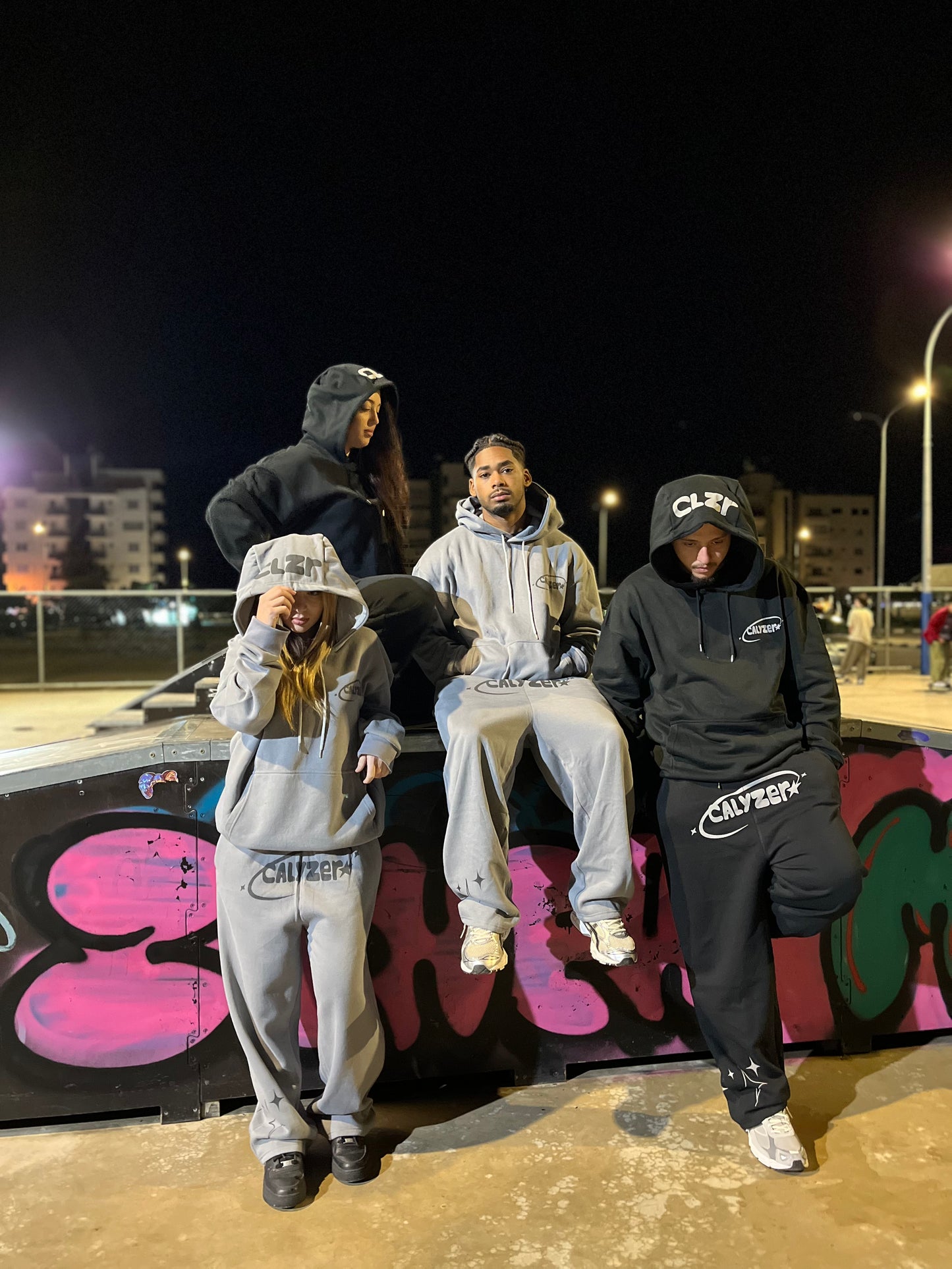 CALYZER Premium Oversized Hoodie – Minimal Streetwear Comfort