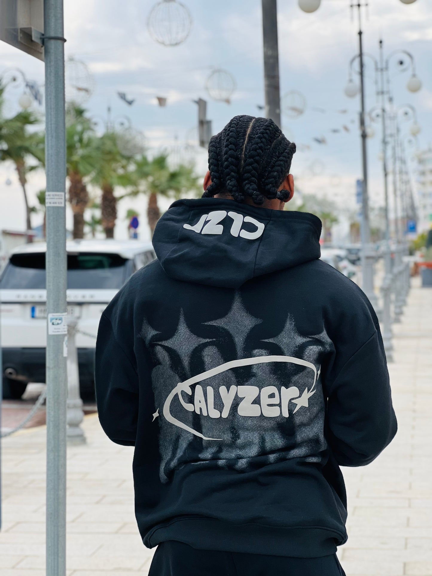 Calyzer® Premium Oversized Hoodie – Minimal Streetwear Comfort